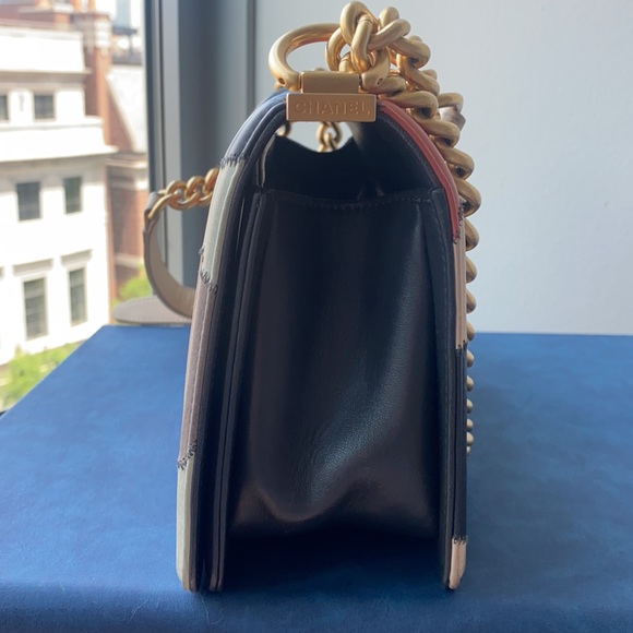 Chanel Boy Bag (Medium) - Picture 2 of 7